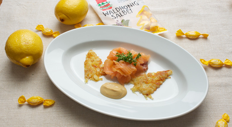Räucherlachs mit Rösti und Waldhonig Salbei-Senf