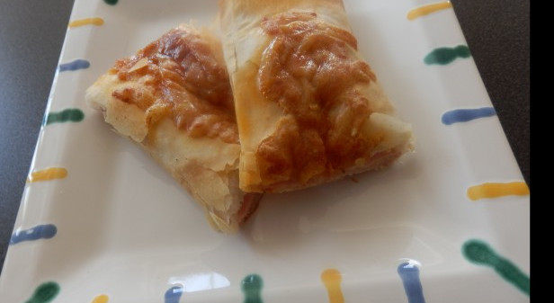 Strudel mit Schinken und Käse