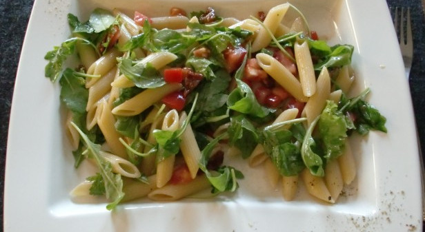Nudelsalat mit Ruccola