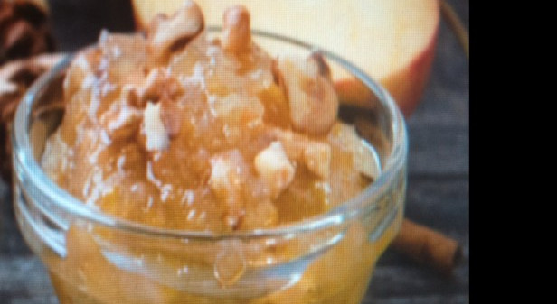 Bratapfelmarmelade mit Zimt und Nüssen