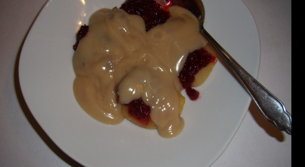 Gedünstete Zimtäpfel mit Vanillesauce