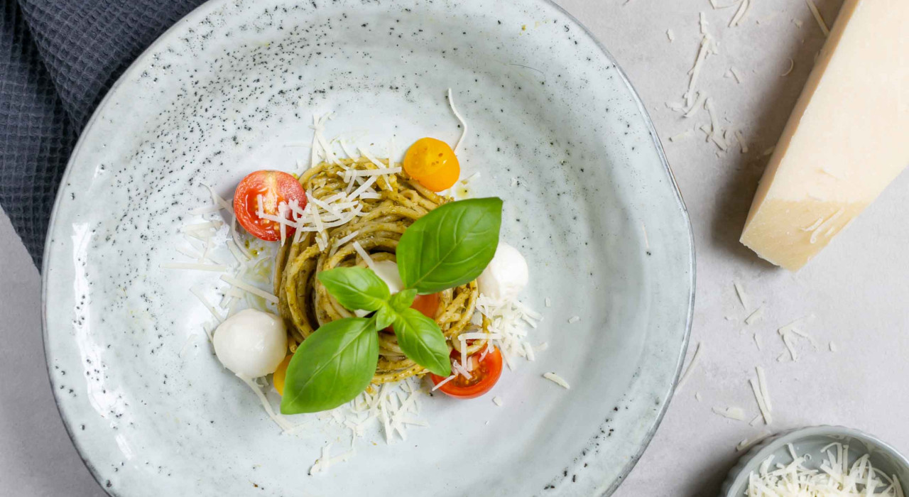 Spaghetti mit Pesto & Tomaten