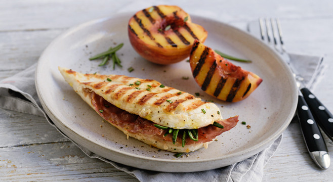 Gegrillte Hühner- Saltimbocca mit Wedges & Pesto