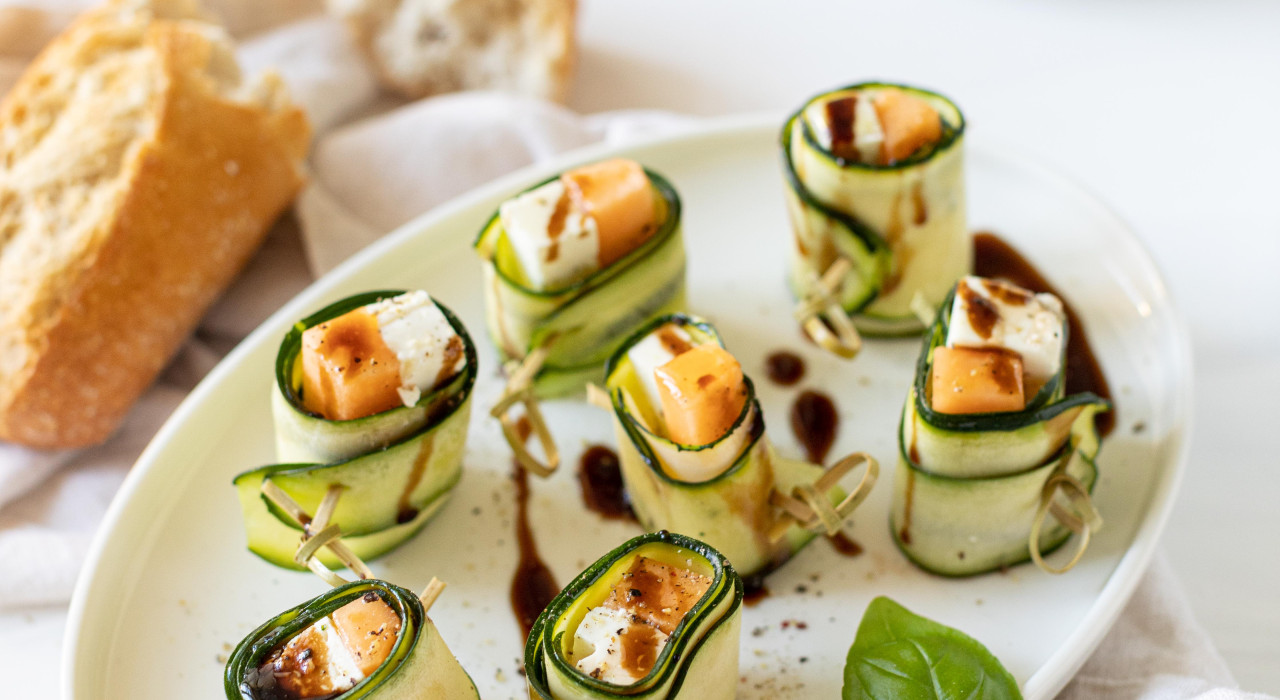 Zucchini-Röllchen mit Melone 