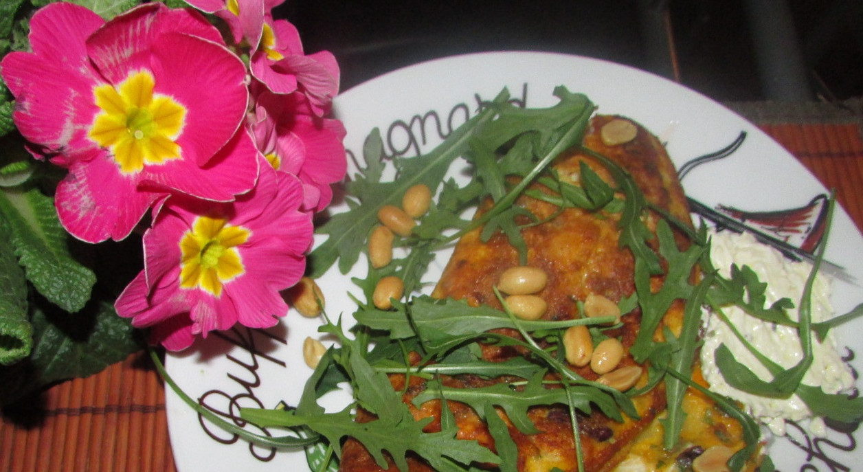 Rucolaomelett mit Gorgonzolasoße mit gerösteten Nüssen