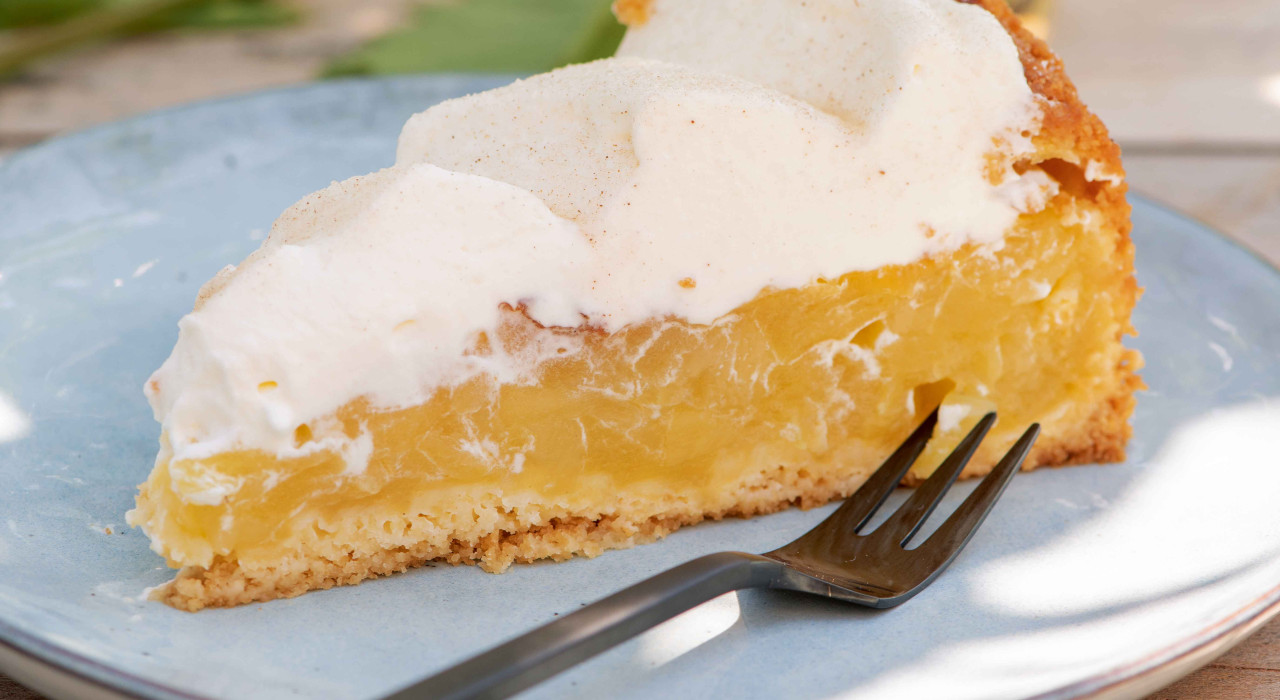 Riesling-Apfel-Torte mit Zimt-Schlagobers-Häubchen