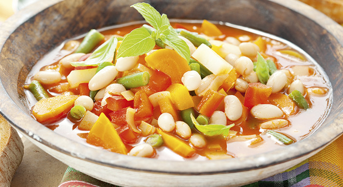 Bohnensalat mit Rucola und marinierten Rindsfiletscheiben