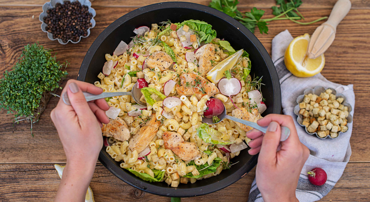 Caesar Nudelsalat mit Huhn