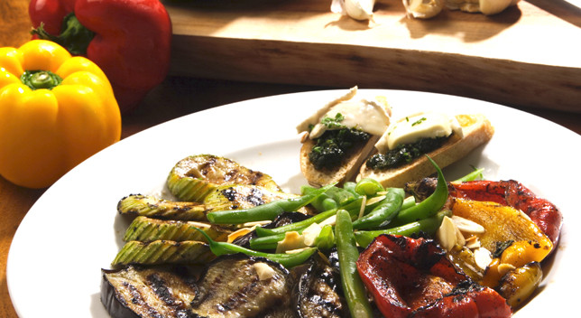 Eingelegtes Gemüse mit Kapern