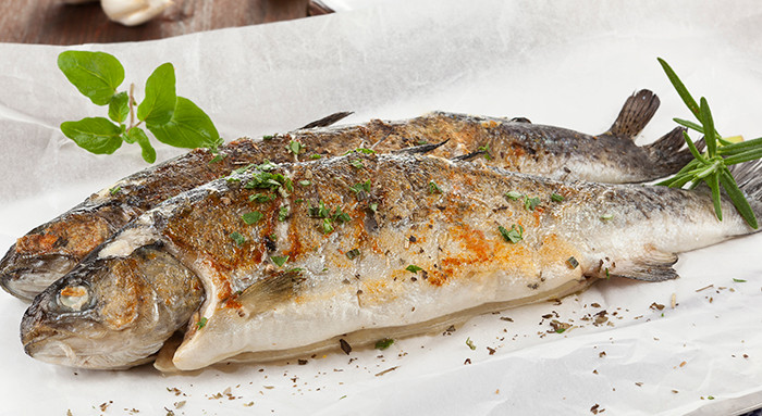 Forelle im Ganzen gebraten