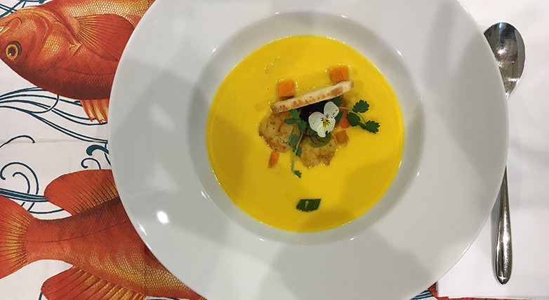 Süßkartoffelsuppe mit Garnelen