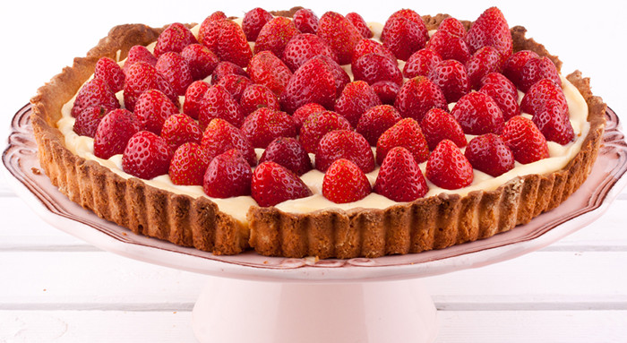 Joghurt-Erdbeertorte mit  Wiesener Ananas Erdbeeren