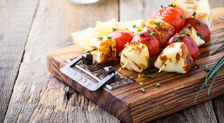 Gegrillte Käse-Tomaten-Spieße