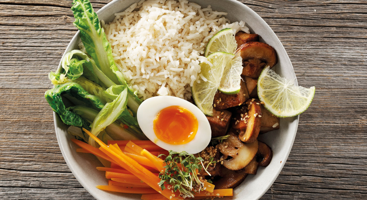 Raffinierte Bibimbap Bowl vegetarisch