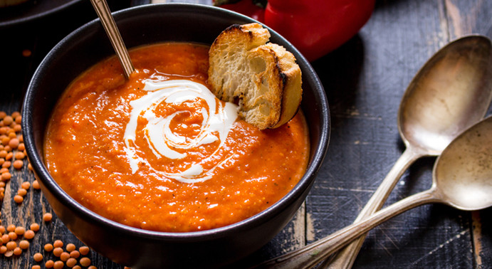 Kürbiscremesuppe mit roten Linsen