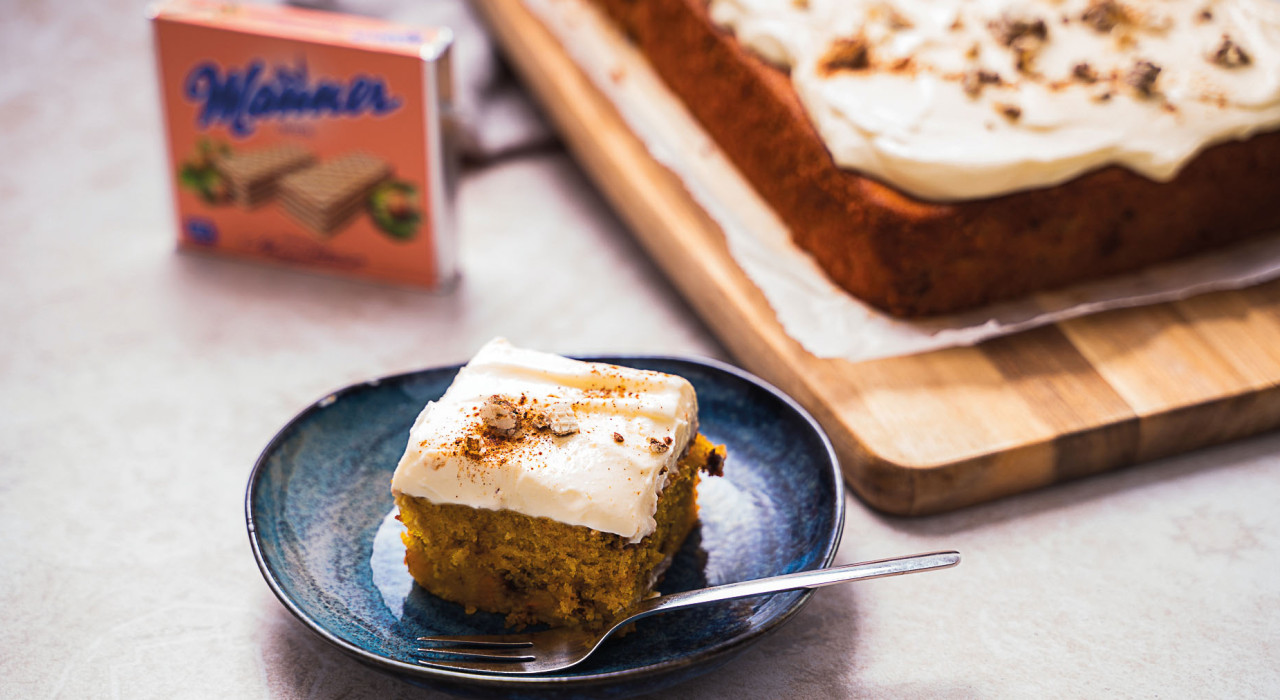 Manner Kürbiskuchen mit Frischkäse Frosting und Neapolitaner Schnitten