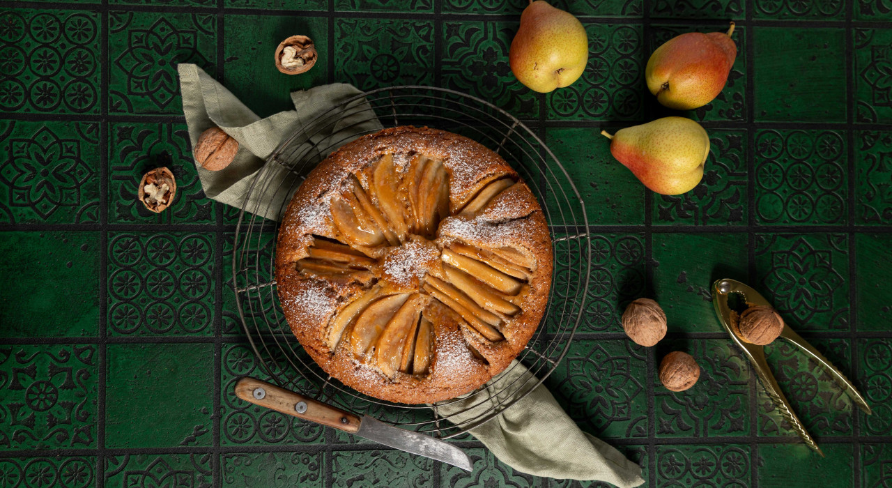 Nusskuchen mit Birnen
