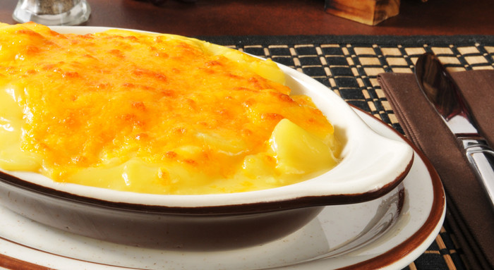 Putenschnitzel mit Käse-Oberssauce überbacken