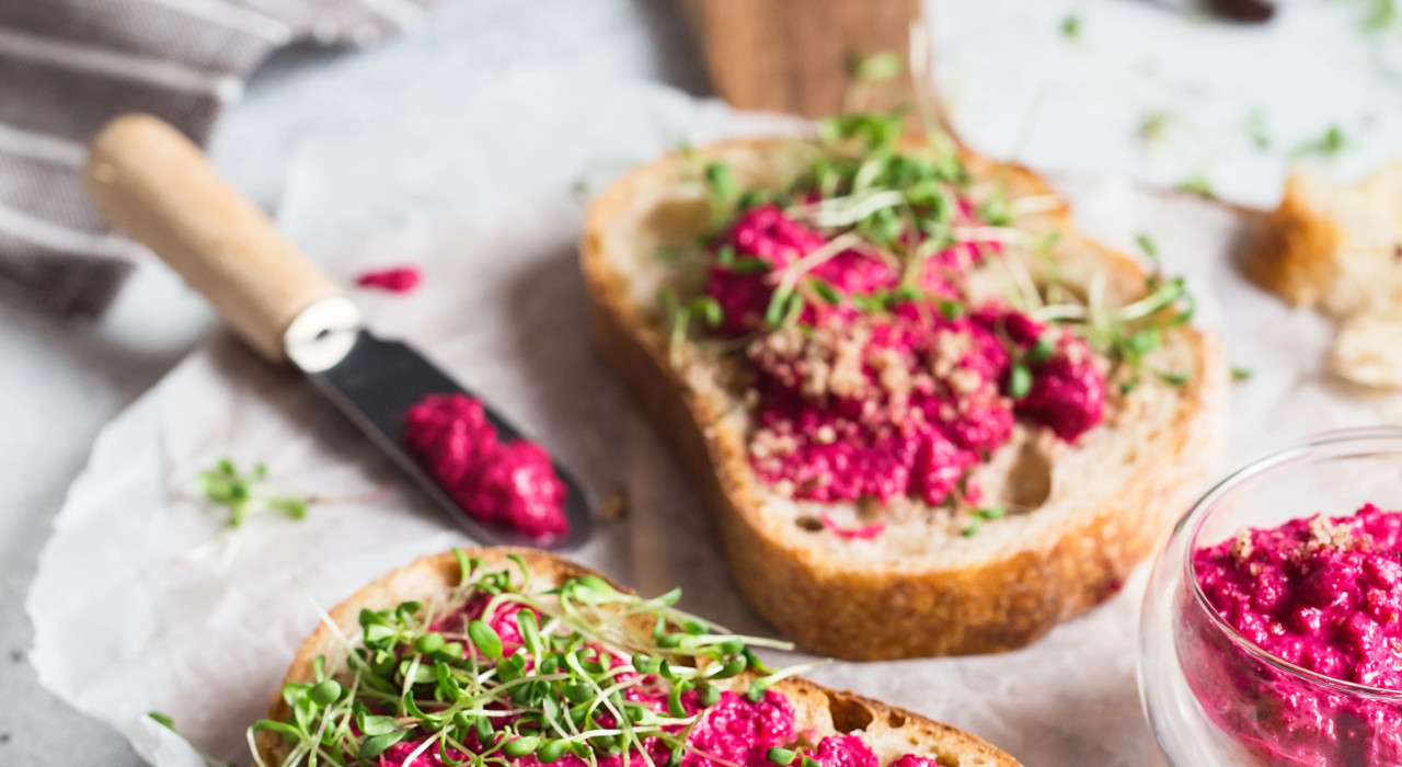 Rote Rüben-Oliven-Kren Aufstrich