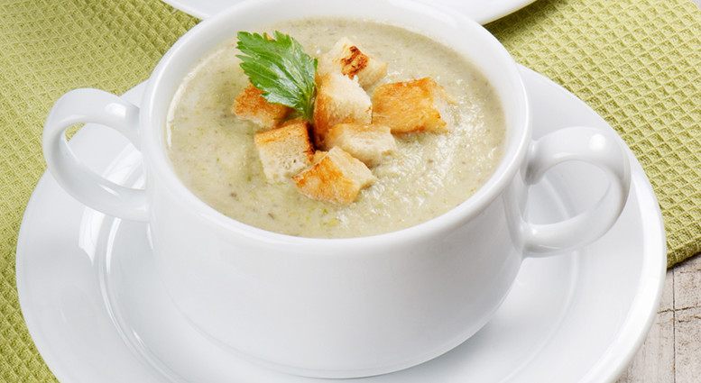 Kartoffelsuppe mit Waldpilzen, Speck und Majoran