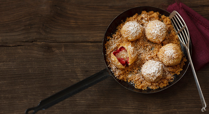 Zwetschkenknödel oder Obstknödel