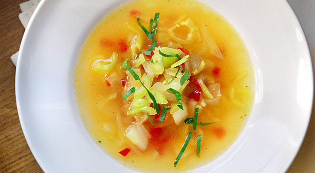 Würzige Krautsuppe mit Pfefferoni