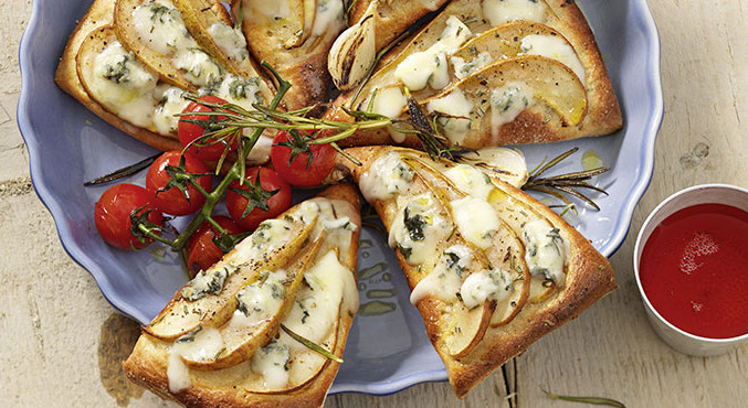 Kräuterfocaccia mit Birnen