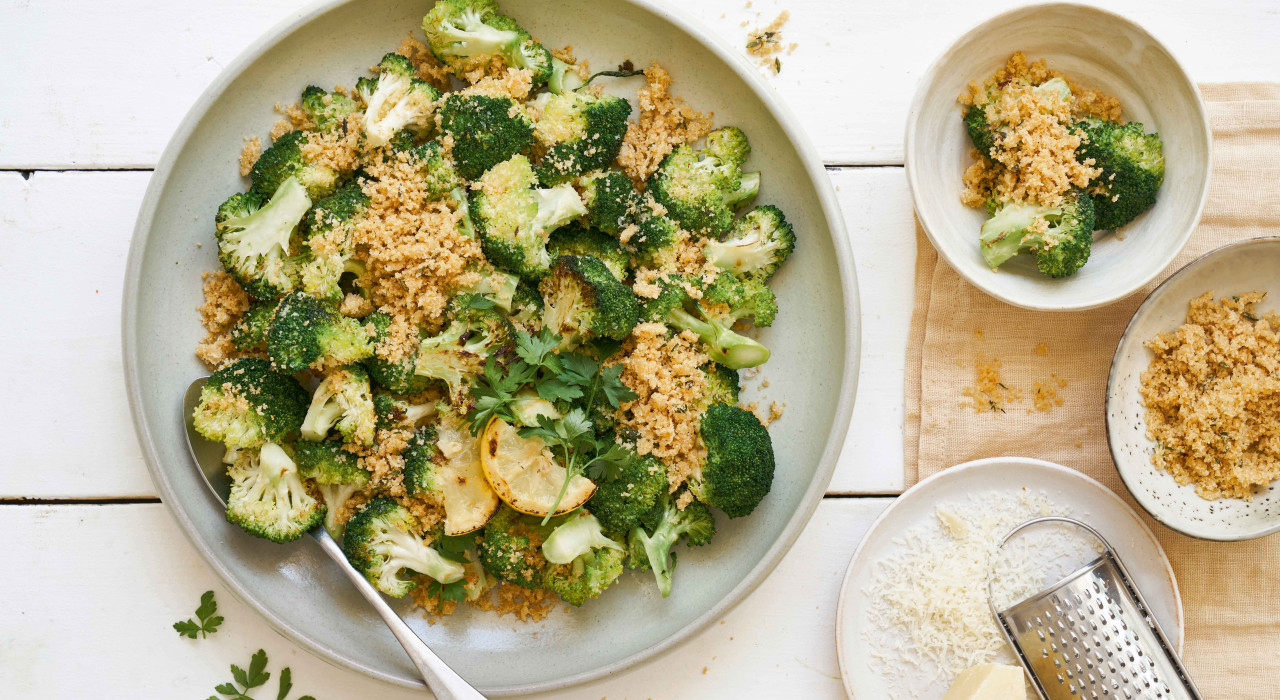 Brokkoli mit Kräuter-Parmesanbröseln
