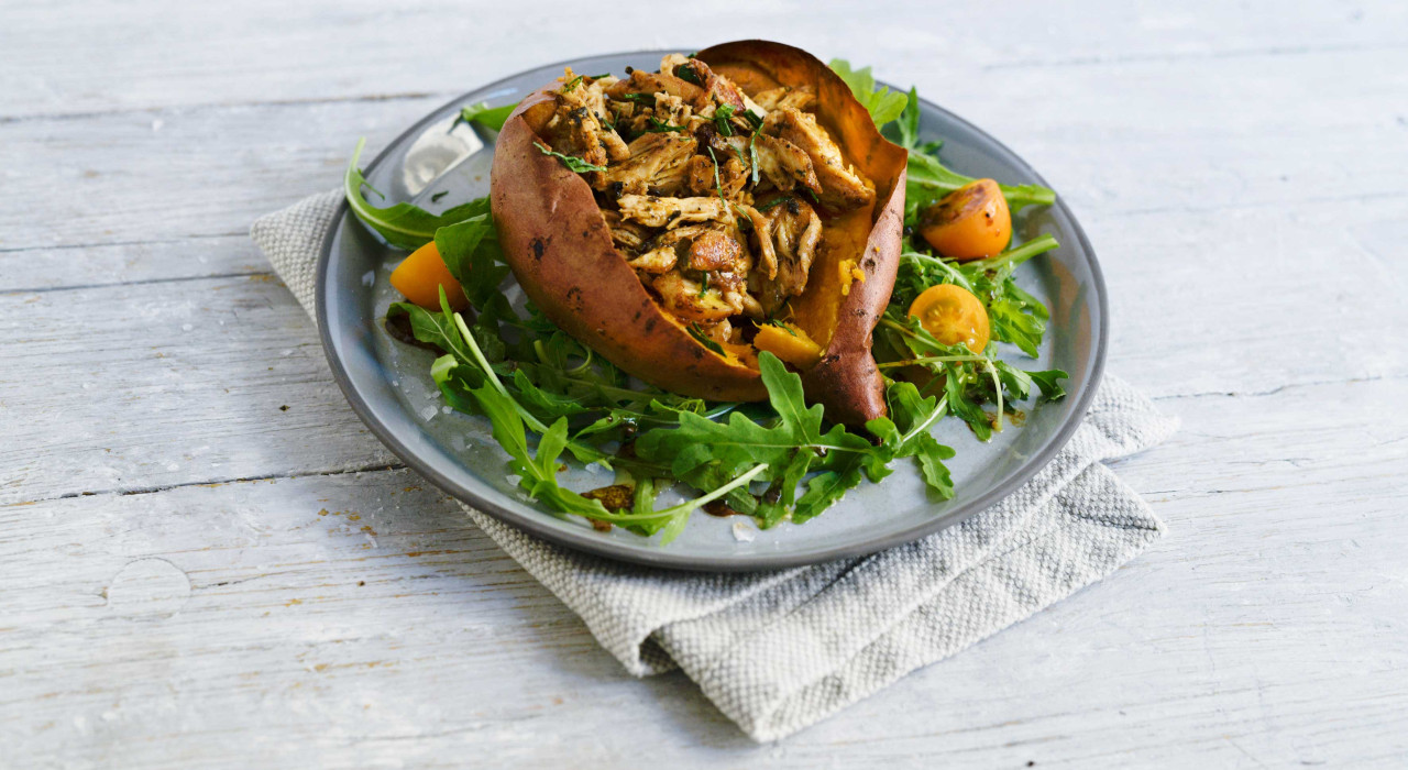 Ofen-Süßkartoffel mit BBQ-Knoblauch-Huhn