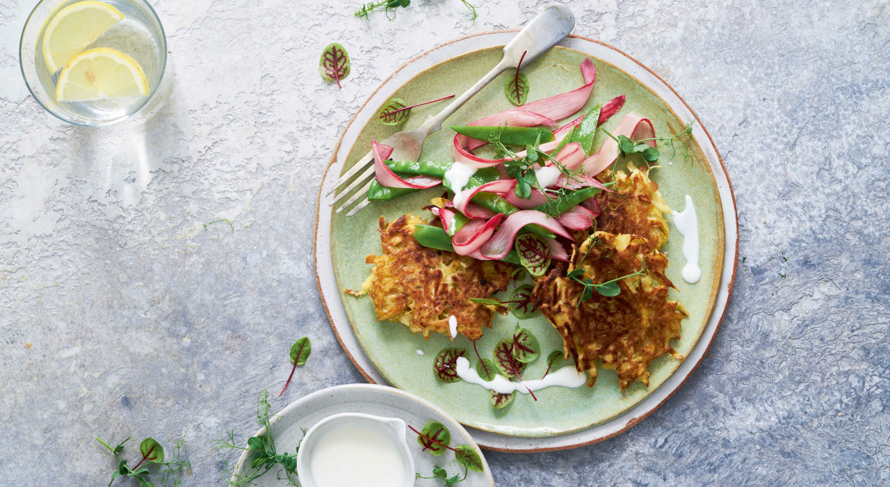 Pastinakenrösti mit Rhabarber und Erbsenschoten