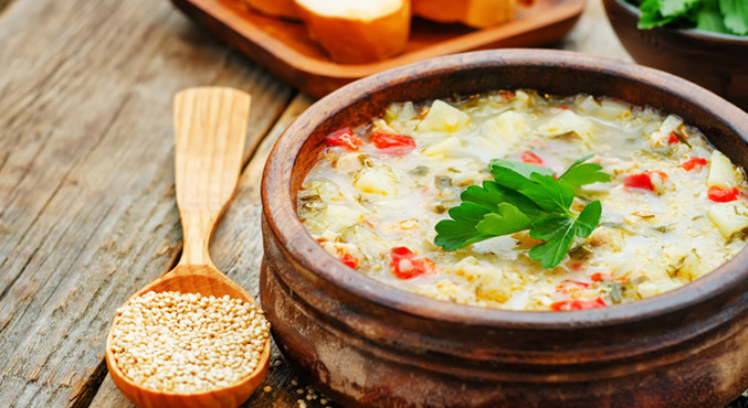 Scharfe Gemüsesuppe mit Fadennudeln