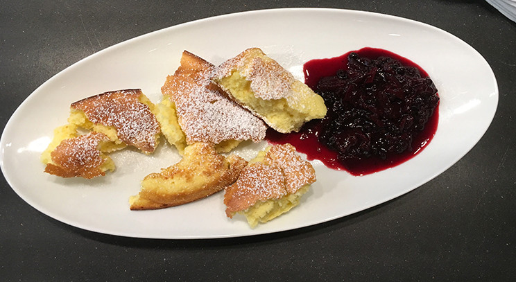 Rahmschmarrn mit Holler-Zwetschken Röster