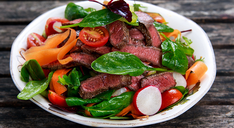 Frühlingssalat mit Filetstreifen