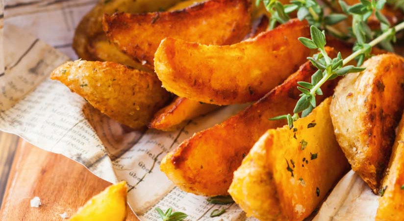 Knusprige Kartoffelwedges mit Dip