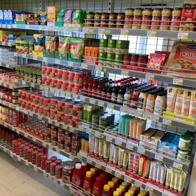 Konserven Fisch/Fleisch und Garnierung